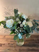 Indlæs billede til gallerivisning Den pæne hvide buket